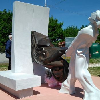 REALIZZATO INTERAMENTE A PIETRASANTA...