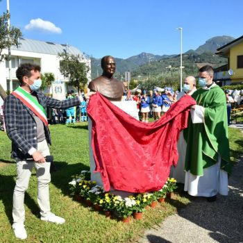 Inaugurato un busto dedicato...