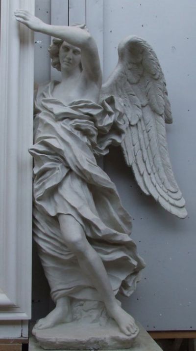Angelo in gesso (h cm. 157), copia modellata in creta da originale del Raggi (S. Maria del Popolo, Roma)