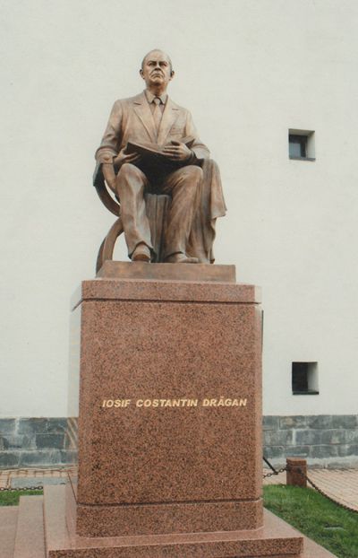 Josif Costantin Dragan, Monumento, bronzo e granito, Timisoara, 2005