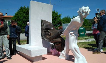 REALIZZATO INTERAMENTE A PIETRASANTA IL MONUMENTO ALLE VITTIME DELLA STRADA