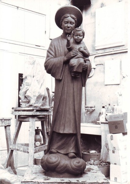 Madonna Vietnamita, clay, h cm 160, 2005