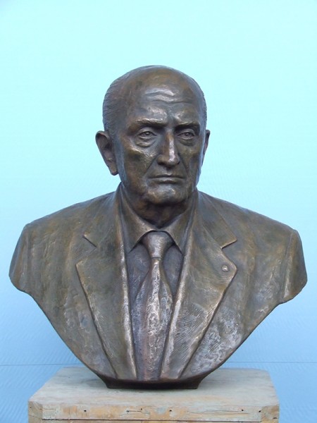 L’ Avvocato Eduardo Vitale, bronzo, 2017, Cimitero Monumentale di Staglieno